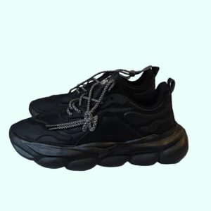 street wears sneakers - black